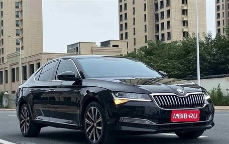 Skoda Superb III рестайлинг, 2021 год, 2 450 000 рублей, 1 фотография