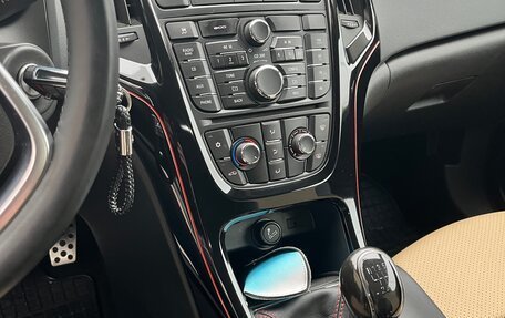 Opel Astra J, 2013 год, 1 050 000 рублей, 24 фотография