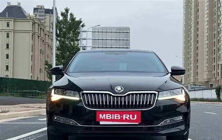 Skoda Superb III рестайлинг, 2021 год, 2 450 000 рублей, 2 фотография