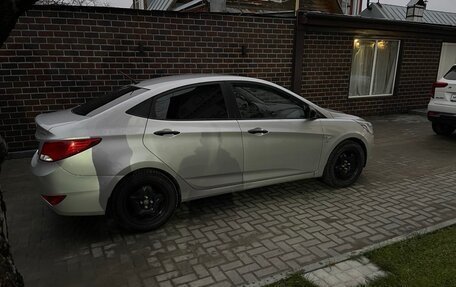 Hyundai Solaris II рестайлинг, 2015 год, 780 000 рублей, 3 фотография