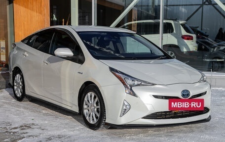 Toyota Prius IV XW50, 2016 год, 1 495 000 рублей, 5 фотография