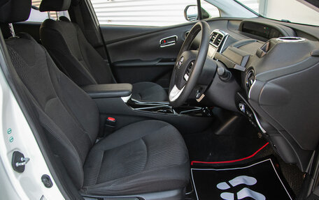 Toyota Prius IV XW50, 2016 год, 1 495 000 рублей, 16 фотография