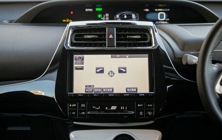 Toyota Prius IV XW50, 2016 год, 1 495 000 рублей, 14 фотография