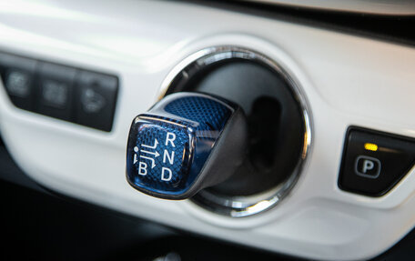 Toyota Prius IV XW50, 2016 год, 1 495 000 рублей, 18 фотография