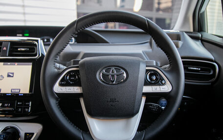 Toyota Prius IV XW50, 2016 год, 1 495 000 рублей, 15 фотография