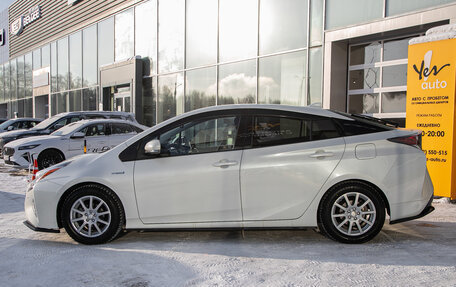 Toyota Prius IV XW50, 2016 год, 1 495 000 рублей, 10 фотография