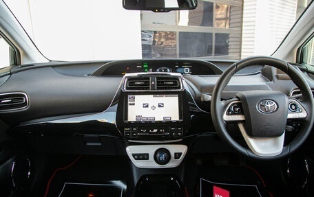 Toyota Prius IV XW50, 2016 год, 1 495 000 рублей, 13 фотография