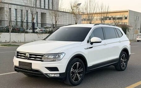 Volkswagen Tiguan II, 2021 год, 1 890 000 рублей, 1 фотография