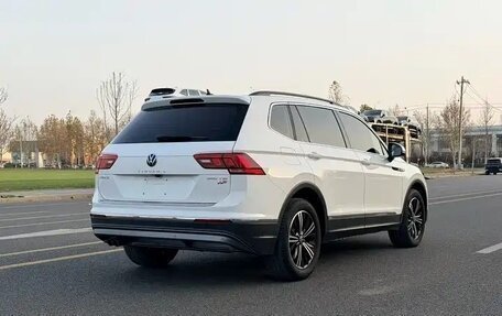 Volkswagen Tiguan II, 2021 год, 1 890 000 рублей, 3 фотография