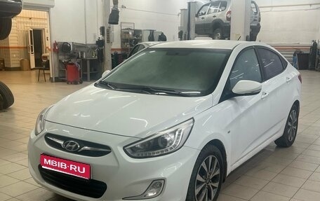 Hyundai Solaris II рестайлинг, 2013 год, 828 000 рублей, 1 фотография