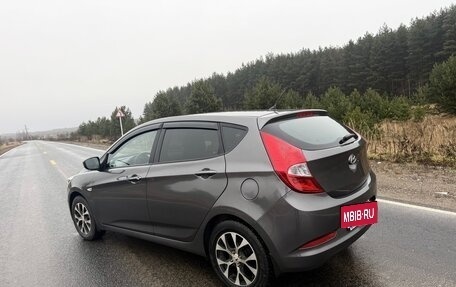 Hyundai Solaris II рестайлинг, 2016 год, 900 000 рублей, 5 фотография