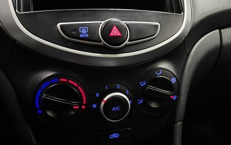 Hyundai Solaris II рестайлинг, 2013 год, 750 000 рублей, 17 фотография