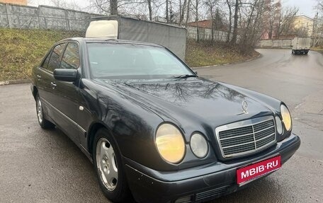 Mercedes-Benz E-Класс, 1997 год, 440 000 рублей, 1 фотография