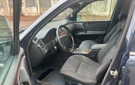 Mercedes-Benz E-Класс, 1997 год, 440 000 рублей, 2 фотография