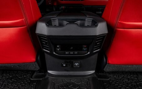 Toyota Sequoia, 2024 год, 14 358 902 рублей, 31 фотография