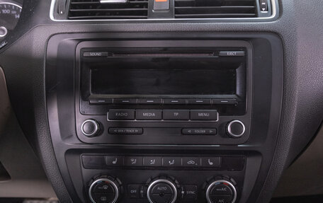 Volkswagen Jetta VI, 2012 год, 999 000 рублей, 16 фотография