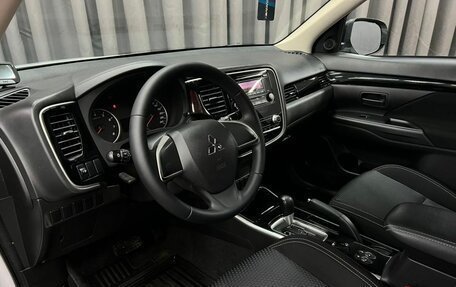 Mitsubishi Outlander III рестайлинг 3, 2020 год, 1 649 888 рублей, 6 фотография