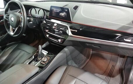 BMW 5 серия, 2019 год, 3 800 000 рублей, 11 фотография