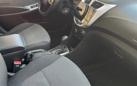 Hyundai Solaris II рестайлинг, 2011 год, 900 000 рублей, 13 фотография