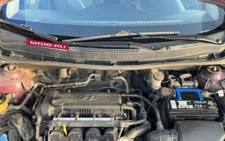 Hyundai Solaris II рестайлинг, 2011 год, 900 000 рублей, 15 фотография