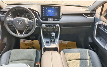 Toyota RAV4, 2022 год, 4 221 000 рублей, 6 фотография