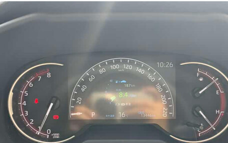 Toyota RAV4, 2022 год, 4 221 000 рублей, 9 фотография