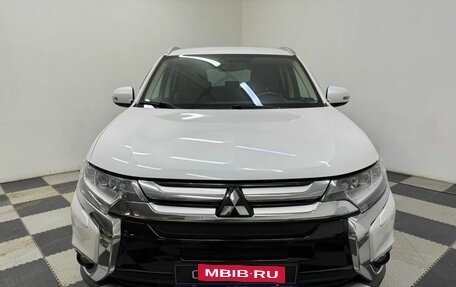 Mitsubishi Outlander III рестайлинг 3, 2015 год, 1 690 000 рублей, 2 фотография
