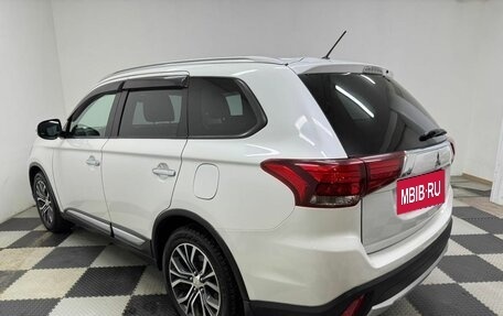 Mitsubishi Outlander III рестайлинг 3, 2015 год, 1 690 000 рублей, 7 фотография