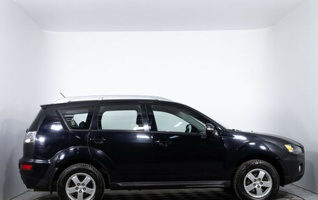 Mitsubishi Outlander III рестайлинг 3, 2010 год, 915 000 рублей, 4 фотография