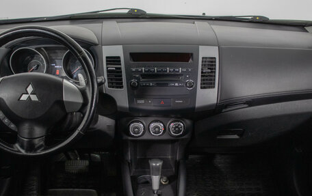 Mitsubishi Outlander III рестайлинг 3, 2010 год, 915 000 рублей, 14 фотография