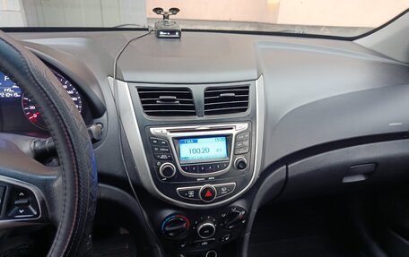 Hyundai Solaris II рестайлинг, 2011 год, 730 000 рублей, 6 фотография