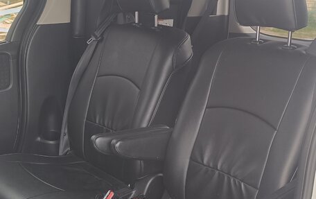 Toyota Noah III, 2014 год, 1 950 000 рублей, 7 фотография