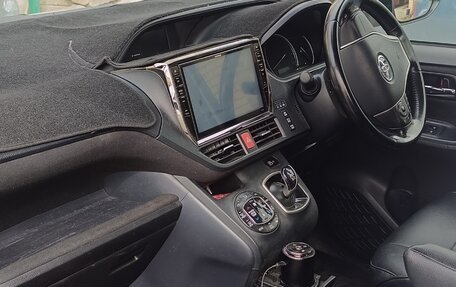 Toyota Noah III, 2014 год, 1 950 000 рублей, 8 фотография