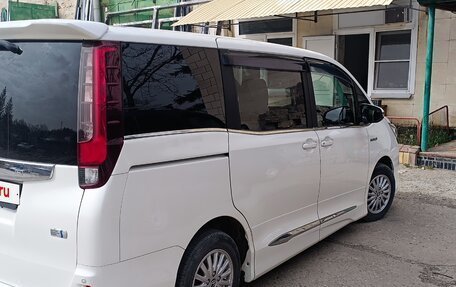 Toyota Noah III, 2014 год, 1 950 000 рублей, 3 фотография