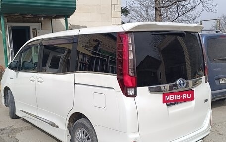 Toyota Noah III, 2014 год, 1 950 000 рублей, 5 фотография