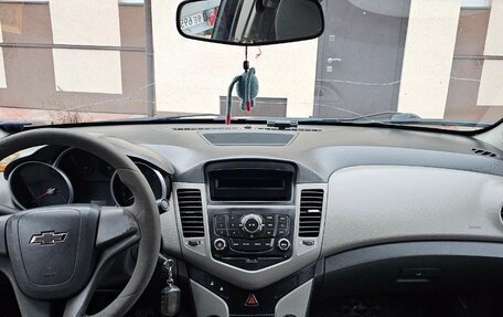 Chevrolet Cruze II, 2010 год, 590 000 рублей, 2 фотография