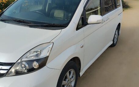 Toyota ISis I, 2012 год, 1 800 000 рублей, 3 фотография