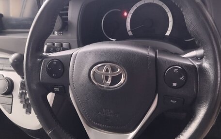 Toyota ISis I, 2012 год, 1 800 000 рублей, 13 фотография