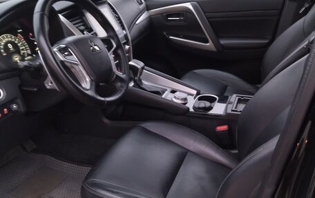 Mitsubishi Pajero Sport III рестайлинг, 2022 год, 3 700 000 рублей, 5 фотография