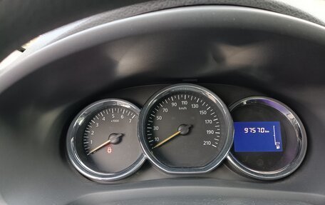 Renault Logan II, 2015 год, 750 000 рублей, 13 фотография