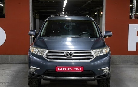 Toyota Highlander III, 2011 год, 1 998 000 рублей, 2 фотография