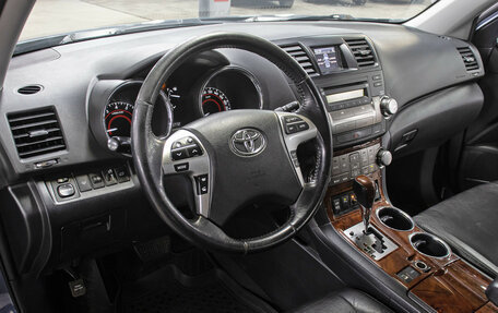 Toyota Highlander III, 2011 год, 1 998 000 рублей, 17 фотография