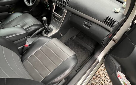 Toyota Avensis III рестайлинг, 2008 год, 750 000 рублей, 1 фотография