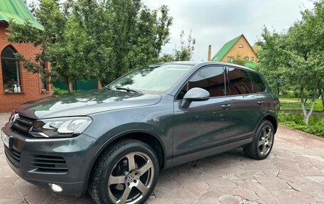 Volkswagen Touareg III, 2011 год, 1 790 000 рублей, 2 фотография