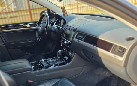 Volkswagen Touareg III, 2011 год, 1 790 000 рублей, 11 фотография