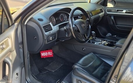 Volkswagen Touareg III, 2011 год, 1 790 000 рублей, 10 фотография