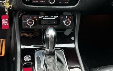 Volkswagen Touareg III, 2011 год, 1 790 000 рублей, 12 фотография