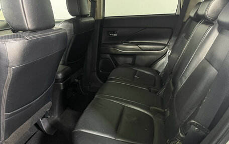 Mitsubishi Outlander III рестайлинг 3, 2013 год, 1 350 000 рублей, 10 фотография