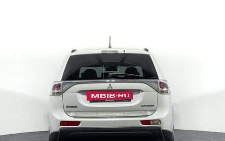 Mitsubishi Outlander III рестайлинг 3, 2013 год, 1 350 000 рублей, 6 фотография
