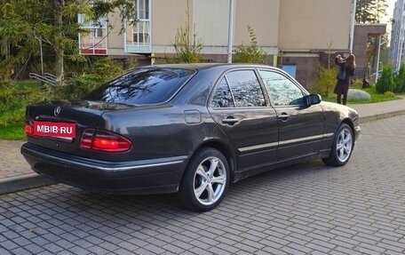 Mercedes-Benz E-Класс, 1998 год, 460 000 рублей, 4 фотография